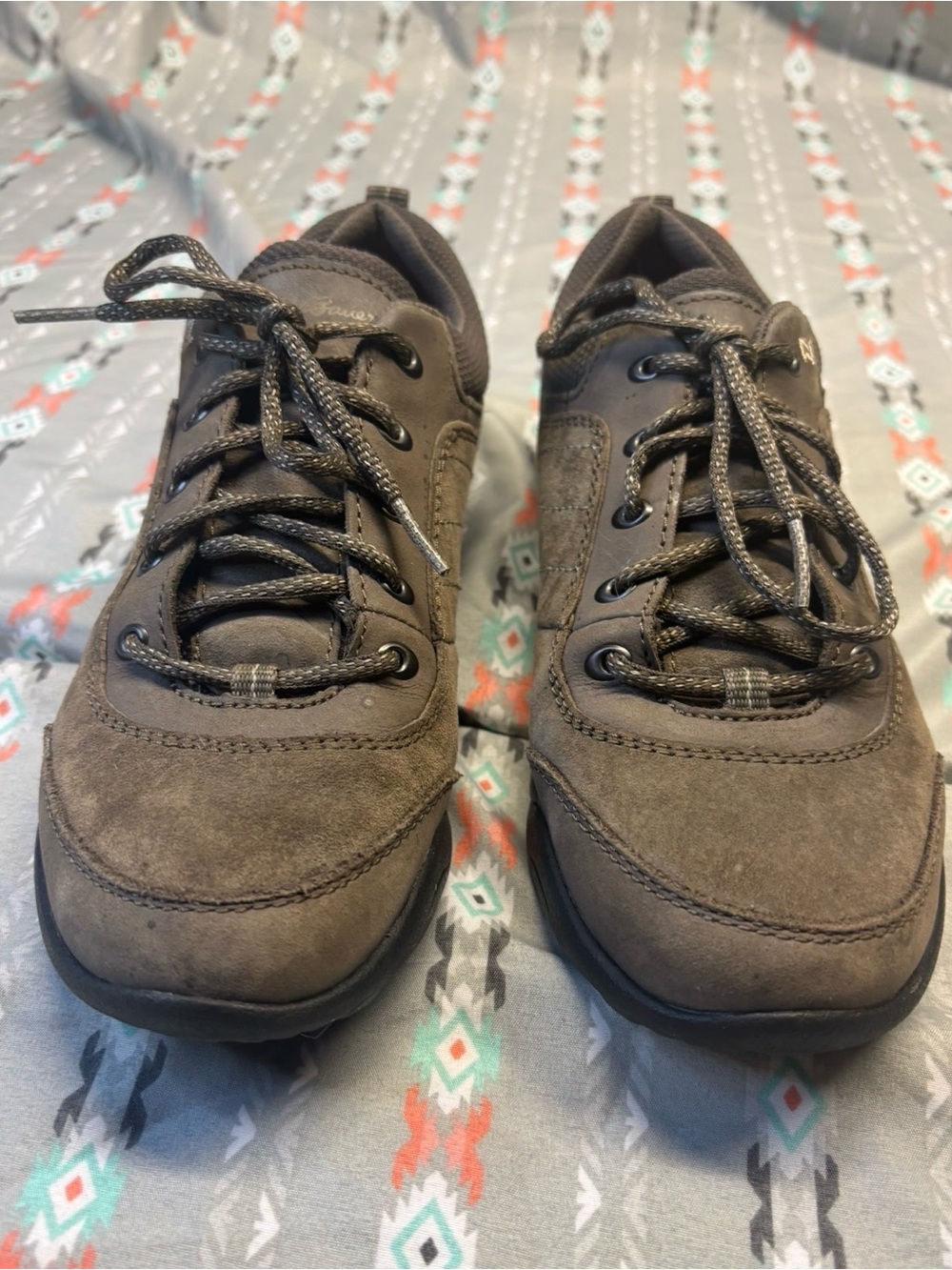 ✴️Eddie Bauer Brown Suede Lace-Up Sneakers